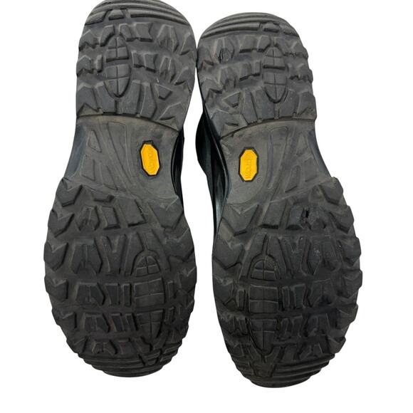 shoes - Picture 6 of 11